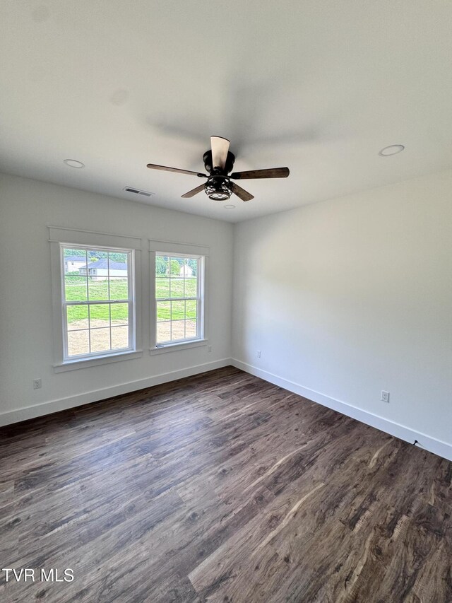 816 Hairetown Rd, Jonesborough, TN 37659 - unfurnished room with dark wood-style floors, a ceiling fan, and recessed lighting