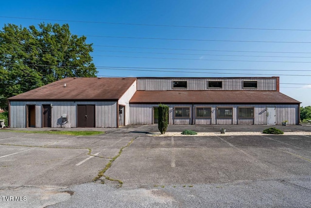 780 Hamilton Rd Unit E6, Blountville, TN 37617 - view of building exterior with uncovered parking