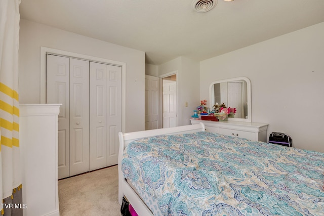 1605 Woodmont Dr, Johnson City, TN 37601 - bedroom featuring light colored carpet and a closet