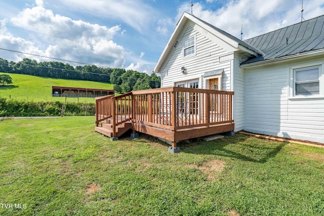 654 W Valley Dr, Kingsport, TN 37664 - wooden terrace featuring a yard and a garage