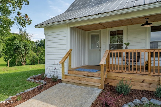 654 W Valley Dr, Kingsport, TN 37664 - entrance to property with a lawn and a metal roof
