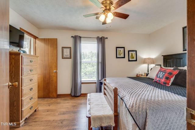 2129 Philon Dr, Kingsport, TN 37660 - bedroom featuring light wood finished floors and ceiling fan
