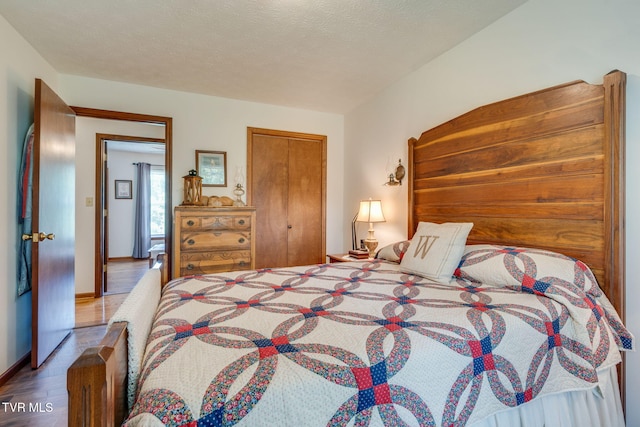 2129 Philon Dr, Kingsport, TN 37660 - bedroom with wood finished floors and baseboards