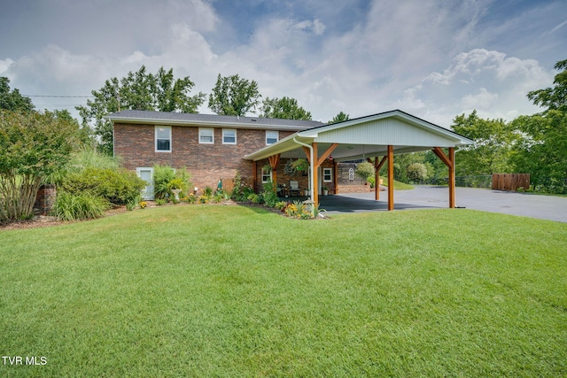 2129 Philon Dr, Kingsport, TN 37660 - view of yard with a carport