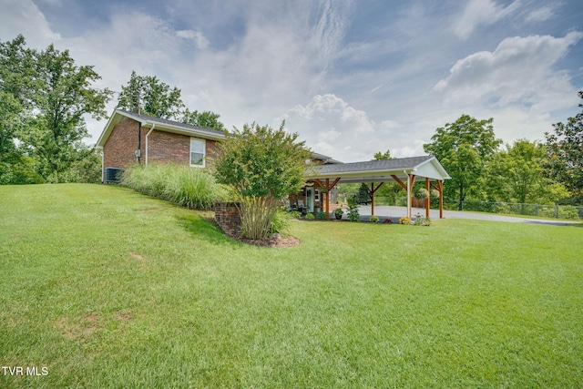 2129 Philon Dr, Kingsport, TN 37660 - view of yard featuring an attached carport, a gazebo, and driveway