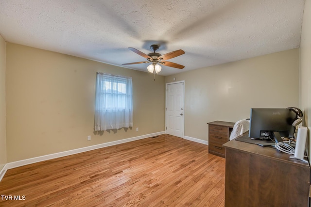 605 Dickerson St, Kingsport, TN 37665 - unfurnished office with light wood finished floors, ceiling fan, and a textured ceiling
