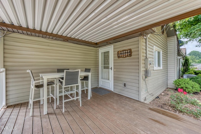 605 Dickerson St, Kingsport, TN 37665 - deck with outdoor dining space