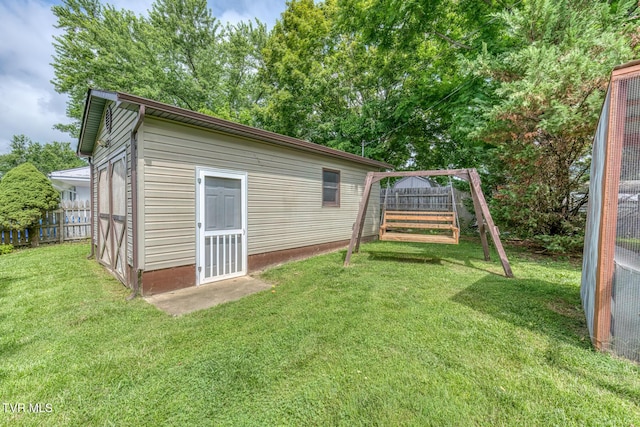 605 Dickerson St, Kingsport, TN 37665 - view of yard with an outbuilding