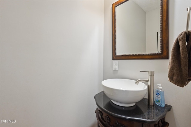 4404 Stillwood Ave, Kingsport, TN 37664 - bathroom featuring vanity