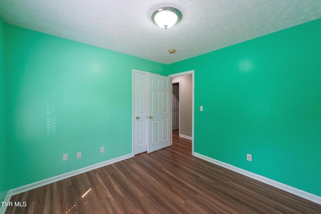 5630 Orebank Rd, Kingsport, TN 37664 - unfurnished bedroom with dark wood-style floors and a textured ceiling