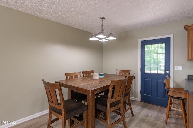 5630 Orebank Rd, Kingsport, TN 37664 - dining area with light wood-style flooring, a chandelier, and a textured ceiling