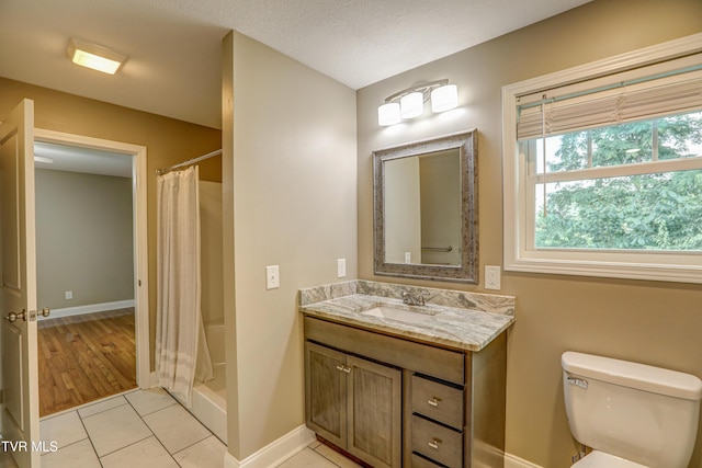 136 W Wilkshire Pl, Bristol, TN 37620 - full bath featuring vanity, a shower with curtain, and tile patterned floors
