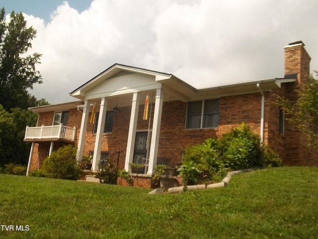 313 Milburn Ave, Kingsport, TN 37660 - greek revival inspired property featuring brick siding, a chimney, a front lawn, and covered porch
