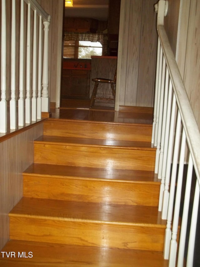 313 Milburn Ave, Kingsport, TN 37660 - view of stairway