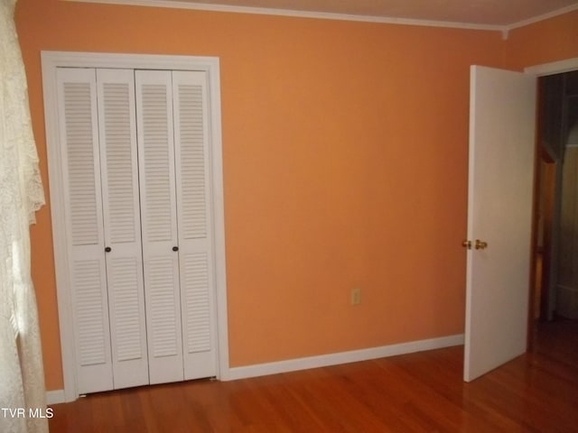 313 Milburn Ave, Kingsport, TN 37660 - unfurnished bedroom featuring wood finished floors, crown molding, and a closet