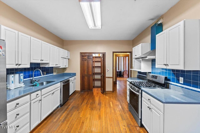 909 Highland Ave, Bristol, VA 24201 - kitchen featuring appliances with stainless steel finishes, white cabinets, backsplash, and under cabinet range hood