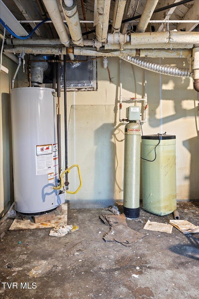 909 Highland Ave, Bristol, VA 24201 - utilities featuring water heater
