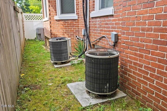 909 Highland Ave, Bristol, VA 24201 - exterior view of a cooling unit and brick siding