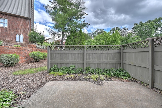 226 Willowbend Ct, Kingsport, TN 37660 - view of patio / terrace