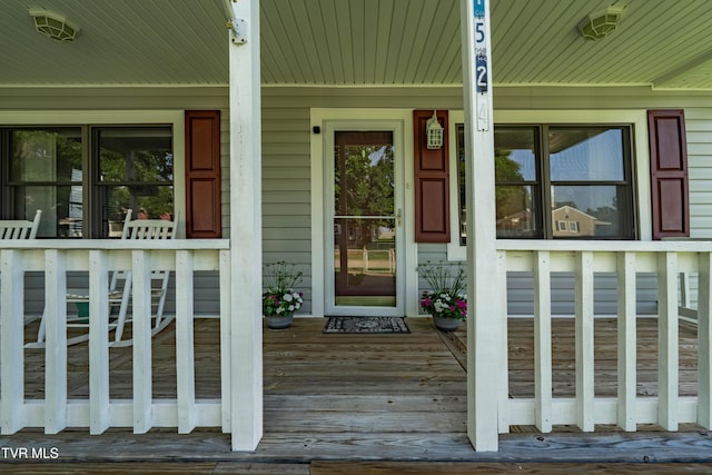1524 Redwood Dr, Kingsport, TN 37664 - property entrance featuring covered porch