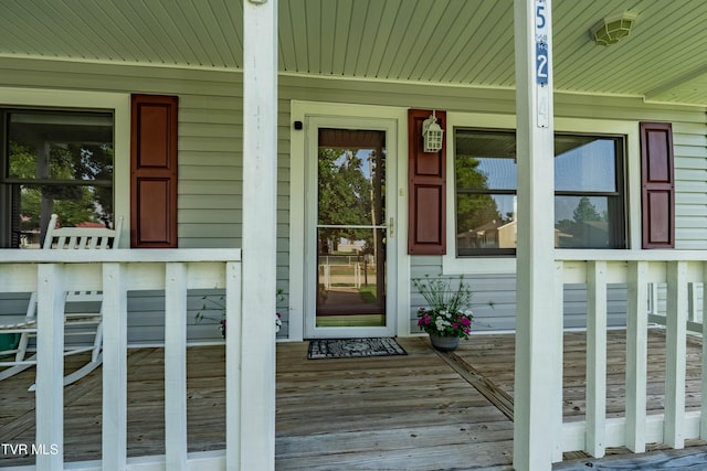 1524 Redwood Dr, Kingsport, TN 37664 - entrance to property featuring a porch