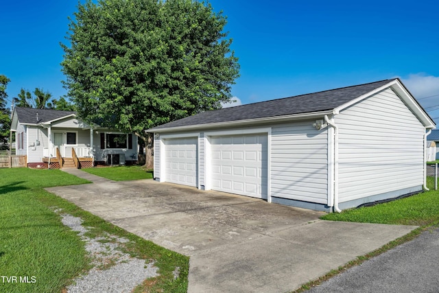 1524 Redwood Dr, Kingsport, TN 37664 - detached garage featuring a porch