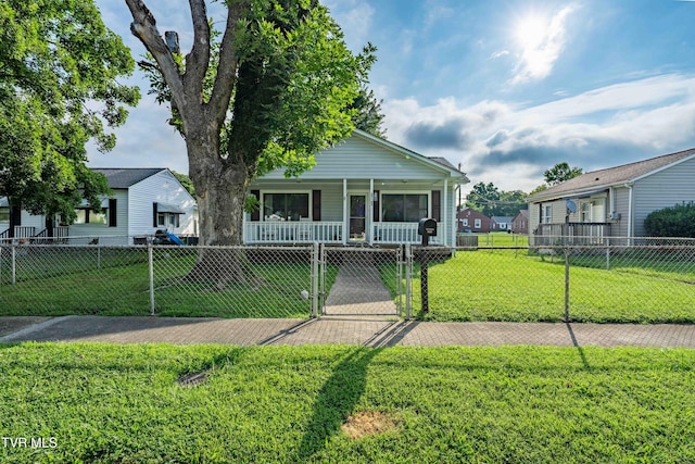 1524 Redwood Dr, Kingsport, TN 37664 - view of front of house with covered porch, a gate, and a fenced front yard