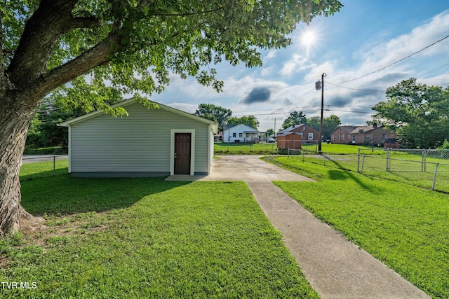 1524 Redwood Dr, Kingsport, TN 37664 - view of outdoor structure featuring driveway