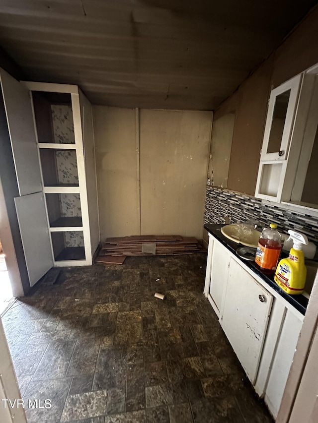 120 Hensley Loop, Jonesborough, TN 37659 - kitchen with wood ceiling, dark countertops, and decorative backsplash