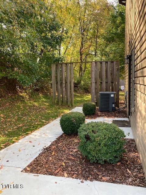504 Pilgrim Ct Unit D, Johnson City, TN 37601 - photo 2