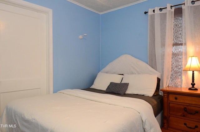2165 Steadman St, Kingsport, TN 37664 - bedroom with crown molding
