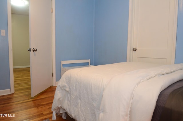 2165 Steadman St, Kingsport, TN 37664 - bedroom featuring wood finished floors and baseboards