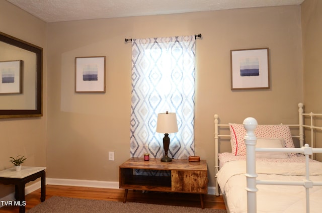 2165 Steadman St, Kingsport, TN 37664 - bedroom featuring wood finished floors and baseboards