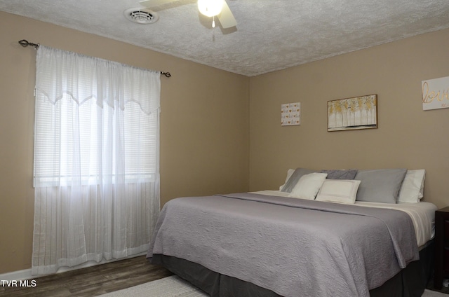 2165 Steadman St, Kingsport, TN 37664 - bedroom featuring wood finished floors, a textured ceiling, and a ceiling fan