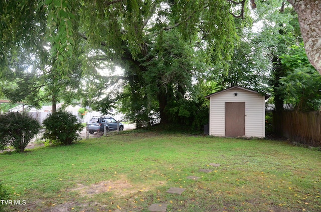 2165 Steadman St, Kingsport, TN 37664 - view of yard with a storage unit