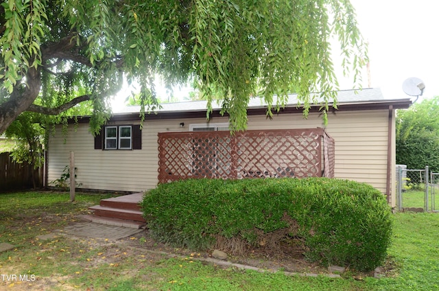 2165 Steadman St, Kingsport, TN 37664 - view of front of property with a gate