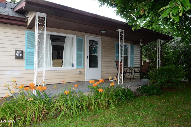 2165 Steadman St, Kingsport, TN 37664 - doorway to property featuring covered porch