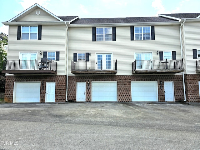 536 Grays Pointe Ct, Johnson City, TN 37615 - photo 1