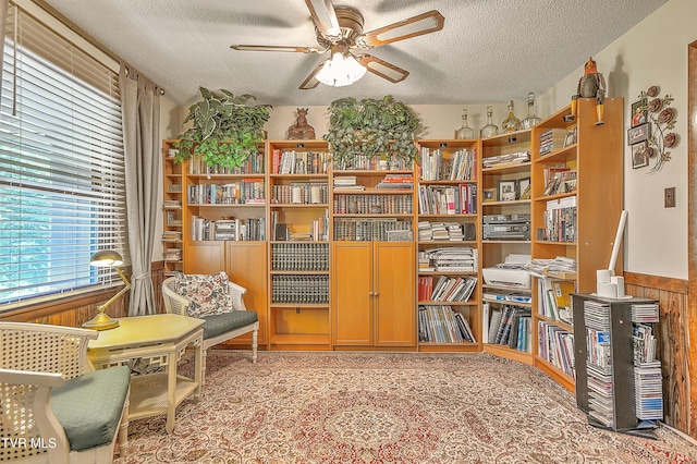 4700 Weaver Pike, Bluff City, TN 37618 - sitting room featuring ceiling fan and a textured ceiling