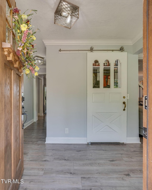 1121 Watauga St, Kingsport, TN 37660 - foyer entrance with ornamental molding and wood finished floors