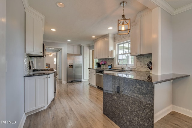 1121 Watauga St, Kingsport, TN 37660 - kitchen with stainless steel appliances, a peninsula, ornamental molding, tasteful backsplash, and recessed lighting