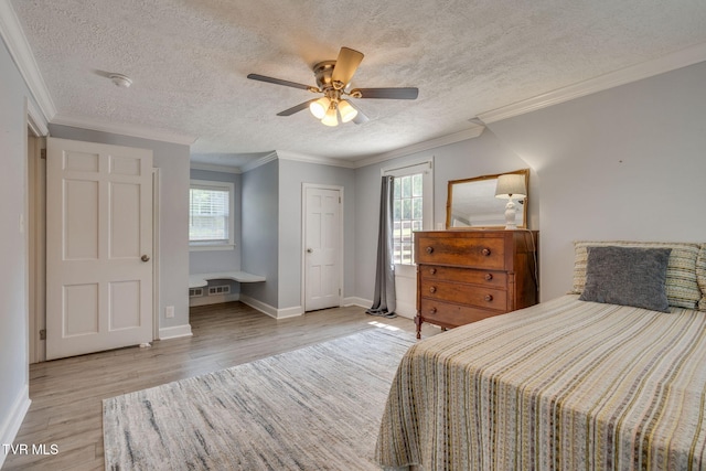 1121 Watauga St, Kingsport, TN 37660 - bedroom featuring light wood finished floors, a textured ceiling, crown molding, and ceiling fan