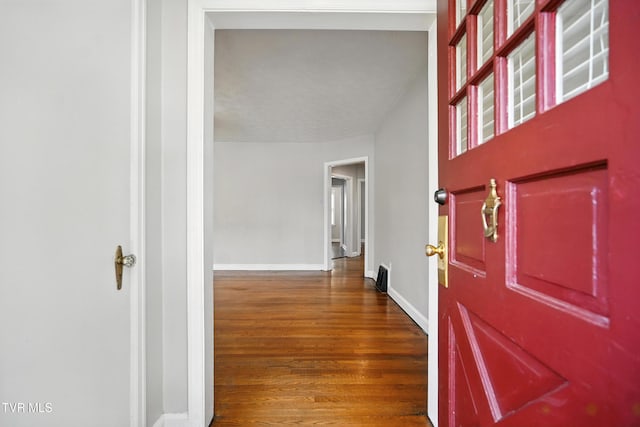 1340 Wateree St, Kingsport, TN 37660 - foyer with wood finished floors and baseboards