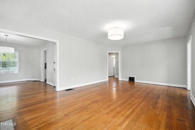 1340 Wateree St, Kingsport, TN 37660 - unfurnished room featuring wood finished floors and baseboards