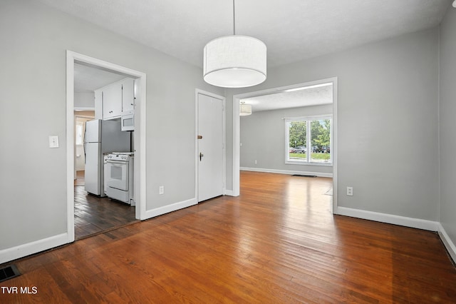 1340 Wateree St, Kingsport, TN 37660 - unfurnished dining area featuring wood finished floors and baseboards