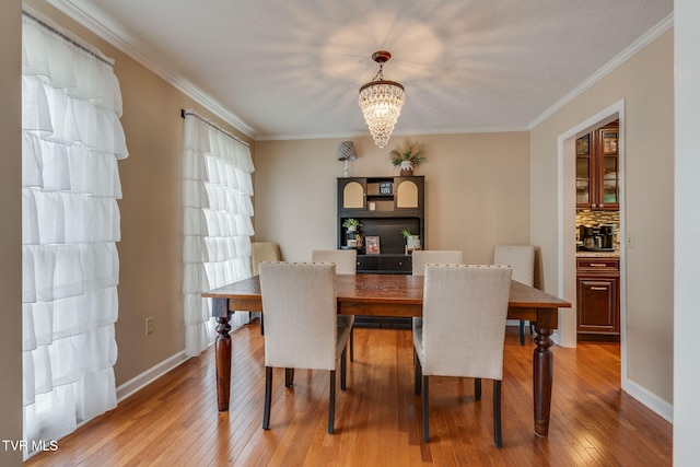 2424 Rivermont Dr, Kingsport, TN 37660 - dining area featuring light wood-style floors, a chandelier, and crown molding
