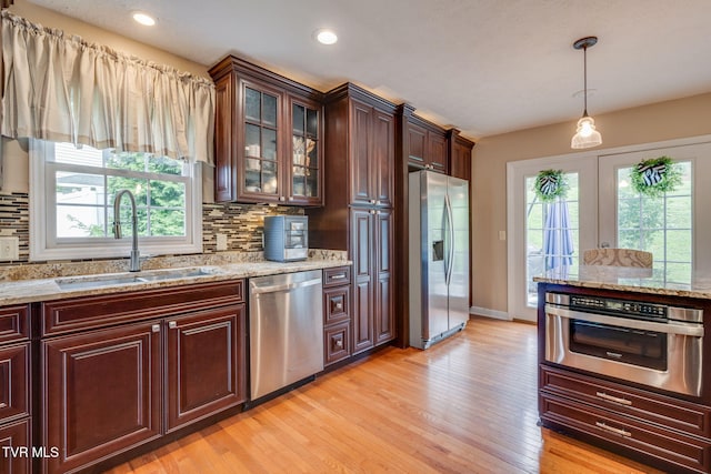 2424 Rivermont Dr, Kingsport, TN 37660 - kitchen featuring stainless steel appliances, light wood-style floors, backsplash, healthy amount of natural light, and recessed lighting