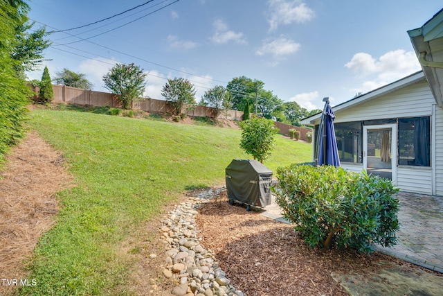 2424 Rivermont Dr, Kingsport, TN 37660 - fenced backyard with a sunroom