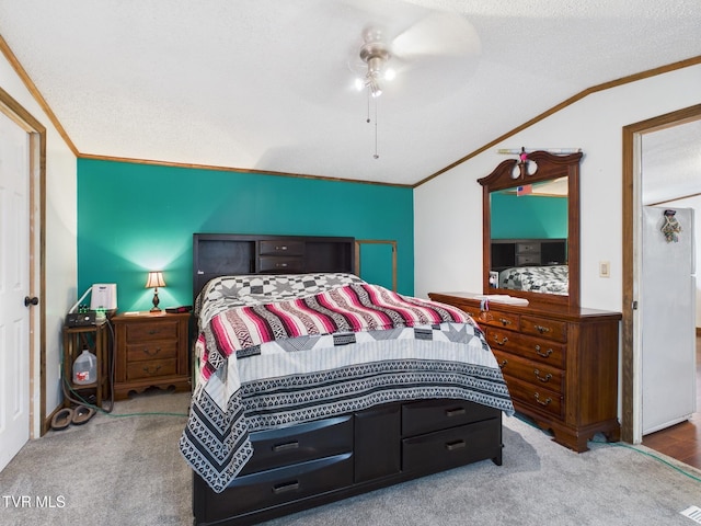 109 Wampler St, Kingsport, TN 37665 - bedroom with carpet, crown molding, vaulted ceiling, and a ceiling fan