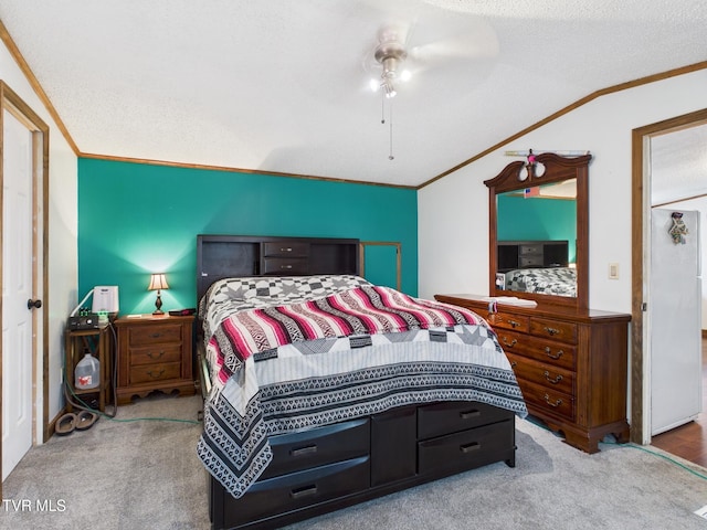 109 Wampler St, Kingsport, TN 37665 - carpeted bedroom featuring crown molding, vaulted ceiling, and a ceiling fan